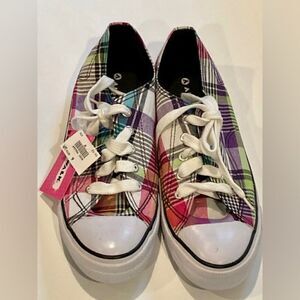 NEW Women’s Lowtop Multicolor Streetwear Shoes by Airwalk, Size 9